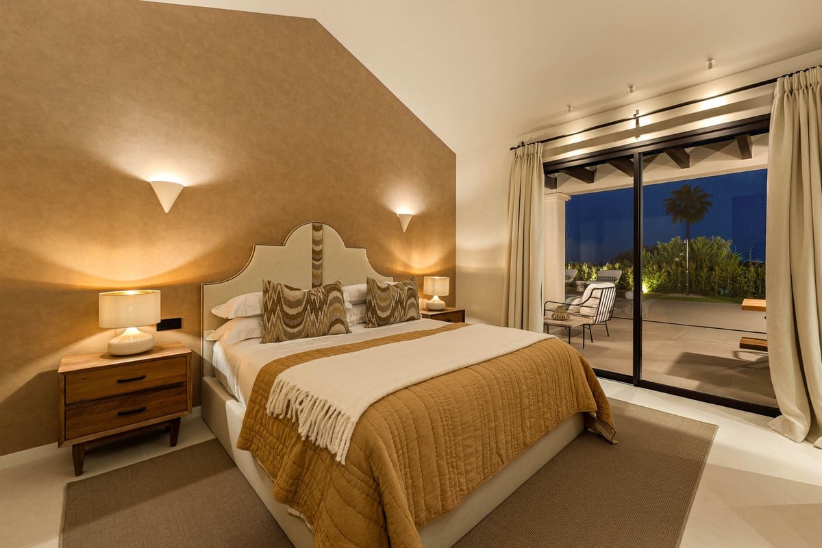 4 slaapkamer Villa te koop in Nueva Andalucia met zwembad garage - € 4.350.000 (Ref: 9559187)