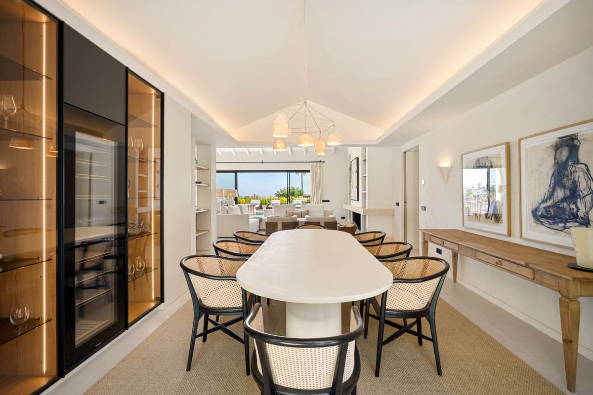 4 slaapkamer Villa te koop in Nueva Andalucia met zwembad garage - € 4.350.000 (Ref: 9559187)