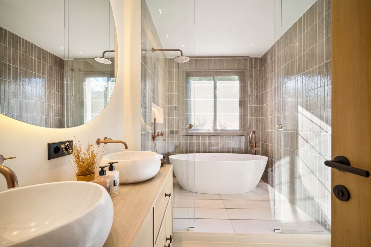 4 slaapkamer Villa te koop in Nueva Andalucia met zwembad garage - € 4.350.000 (Ref: 9559187)