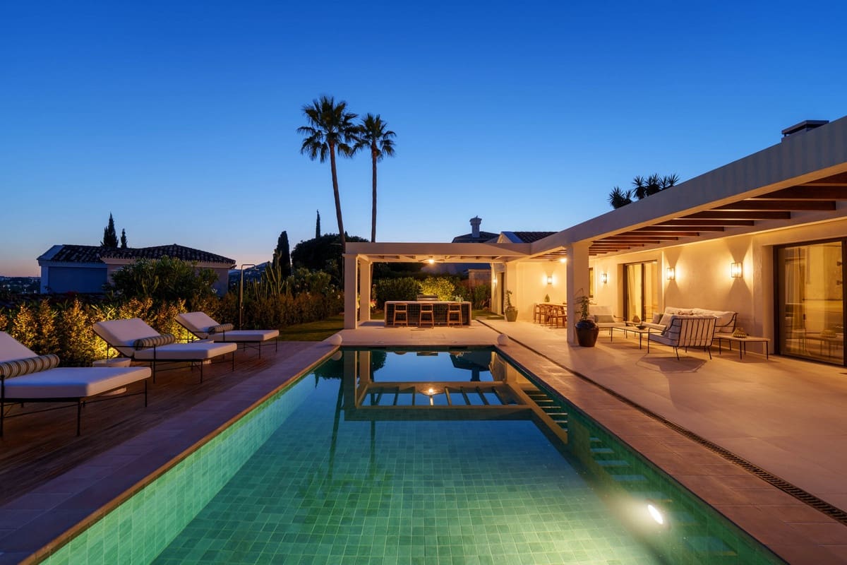 4 soveværelse Villa til salg i Nueva Andalucia med swimmingpool garage - € 4.350.000 (Ref: 9559187)