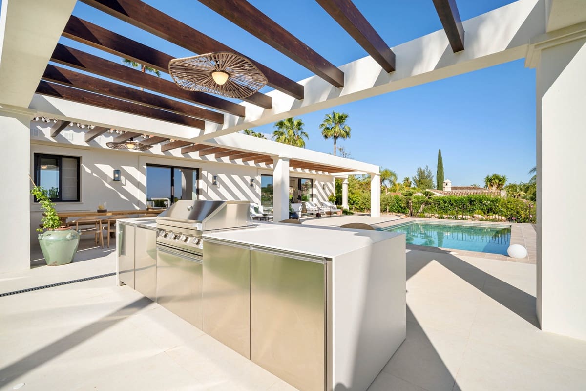 4 soveværelse Villa til salg i Nueva Andalucia med swimmingpool garage - € 4.350.000 (Ref: 9559187)