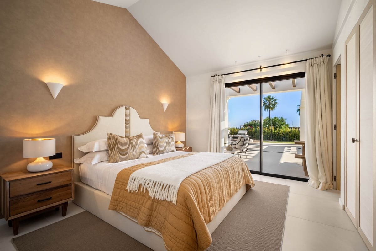 4 soveværelse Villa til salg i Nueva Andalucia med swimmingpool garage - € 4.350.000 (Ref: 9559187)