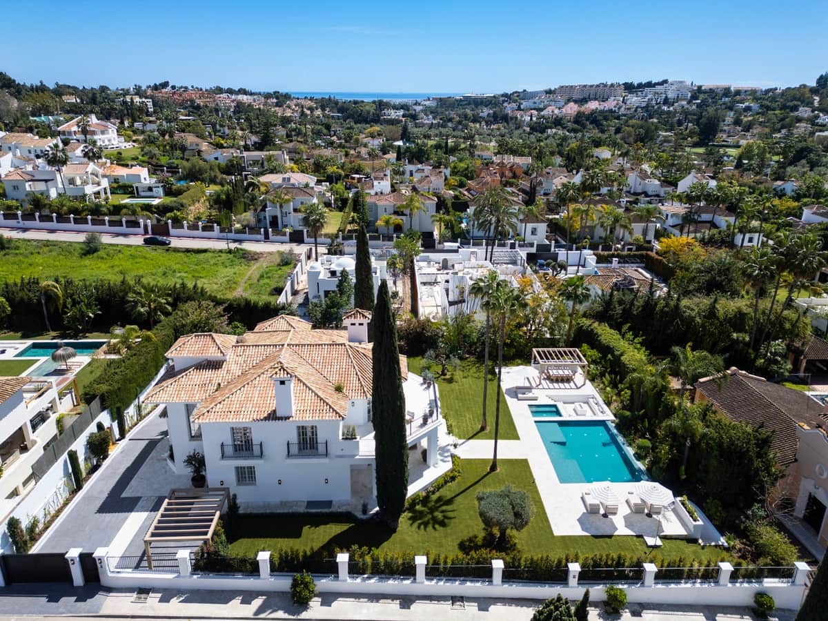 5 soveværelse Villa til salg i Nueva Andalucia med swimmingpool garage - € 8.900.000 (Ref: 9559481)