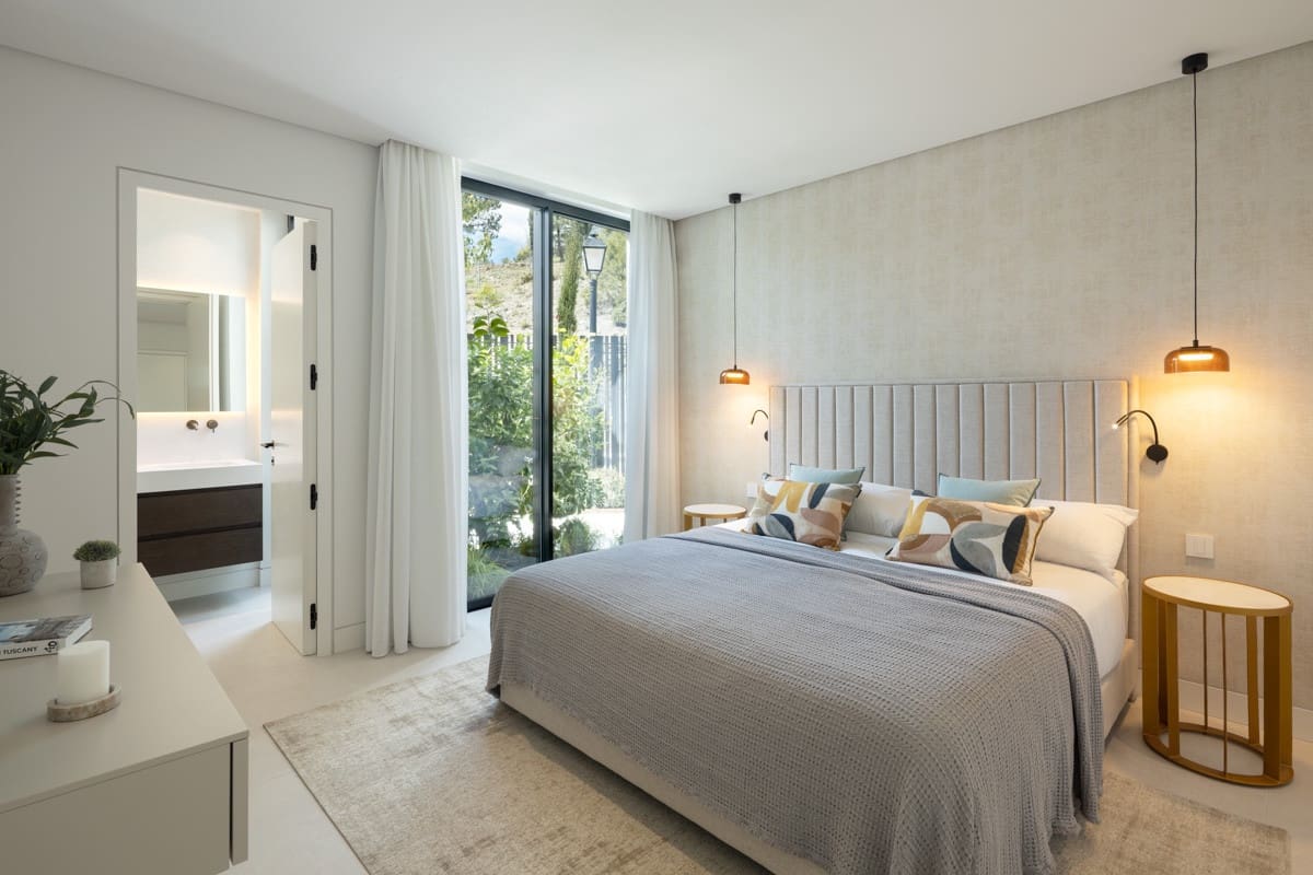 6 bedroom Villa for sale in Benahavis with pool garage - € 6,995,000 (Ref: 9559482)