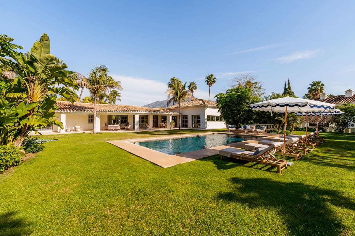 5 bedroom Bungalow for sale in Nueva Andalucia with pool garage - € 6,995,000 (Ref: 9559483)