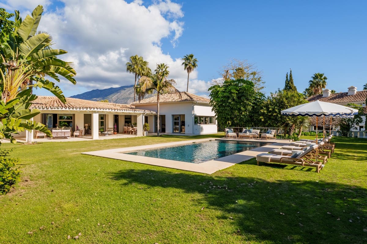 5 bedroom Bungalow for sale in Nueva Andalucia with pool garage - € 6,995,000 (Ref: 9559483)