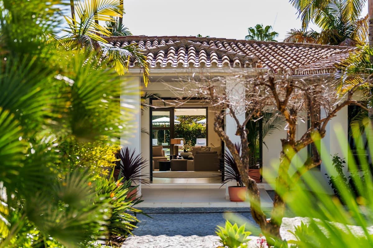 5 bedroom Bungalow for sale in Nueva Andalucia with pool garage - € 6,995,000 (Ref: 9559483)