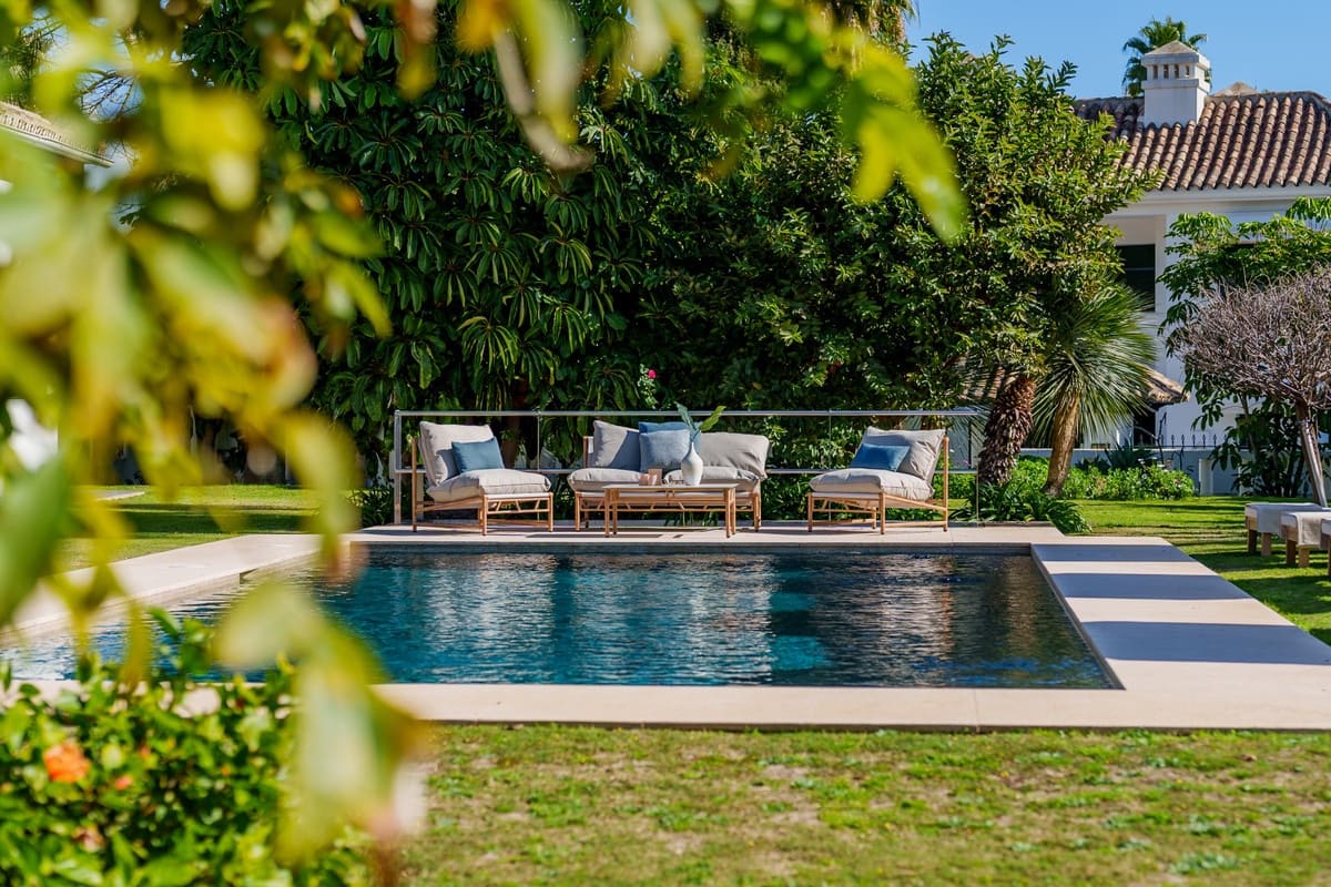 5 bedroom Bungalow for sale in Nueva Andalucia with pool garage - € 6,995,000 (Ref: 9559483)