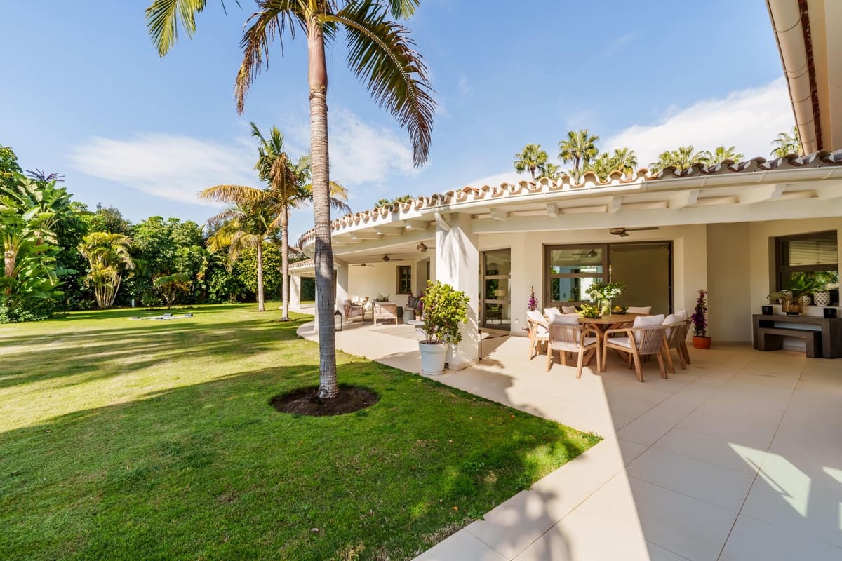 5 bedroom Bungalow for sale in Nueva Andalucia with pool garage - € 6,995,000 (Ref: 9559483)