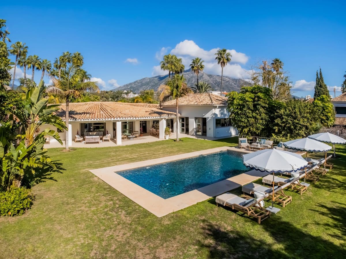 5 bedroom Bungalow for sale in Nueva Andalucia with pool garage - € 6,995,000 (Ref: 9559483)