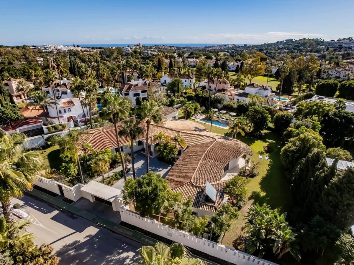 5 bedroom Bungalow for sale in Nueva Andalucia with pool garage - € 6,995,000 (Ref: 9559483)
