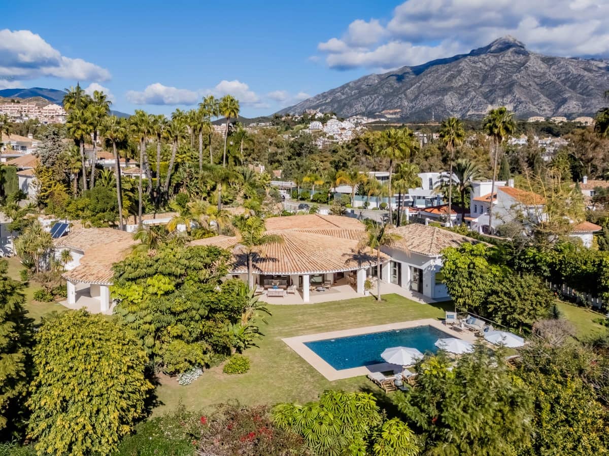 5 bedroom Bungalow for sale in Nueva Andalucia with pool garage - € 6,995,000 (Ref: 9559483)