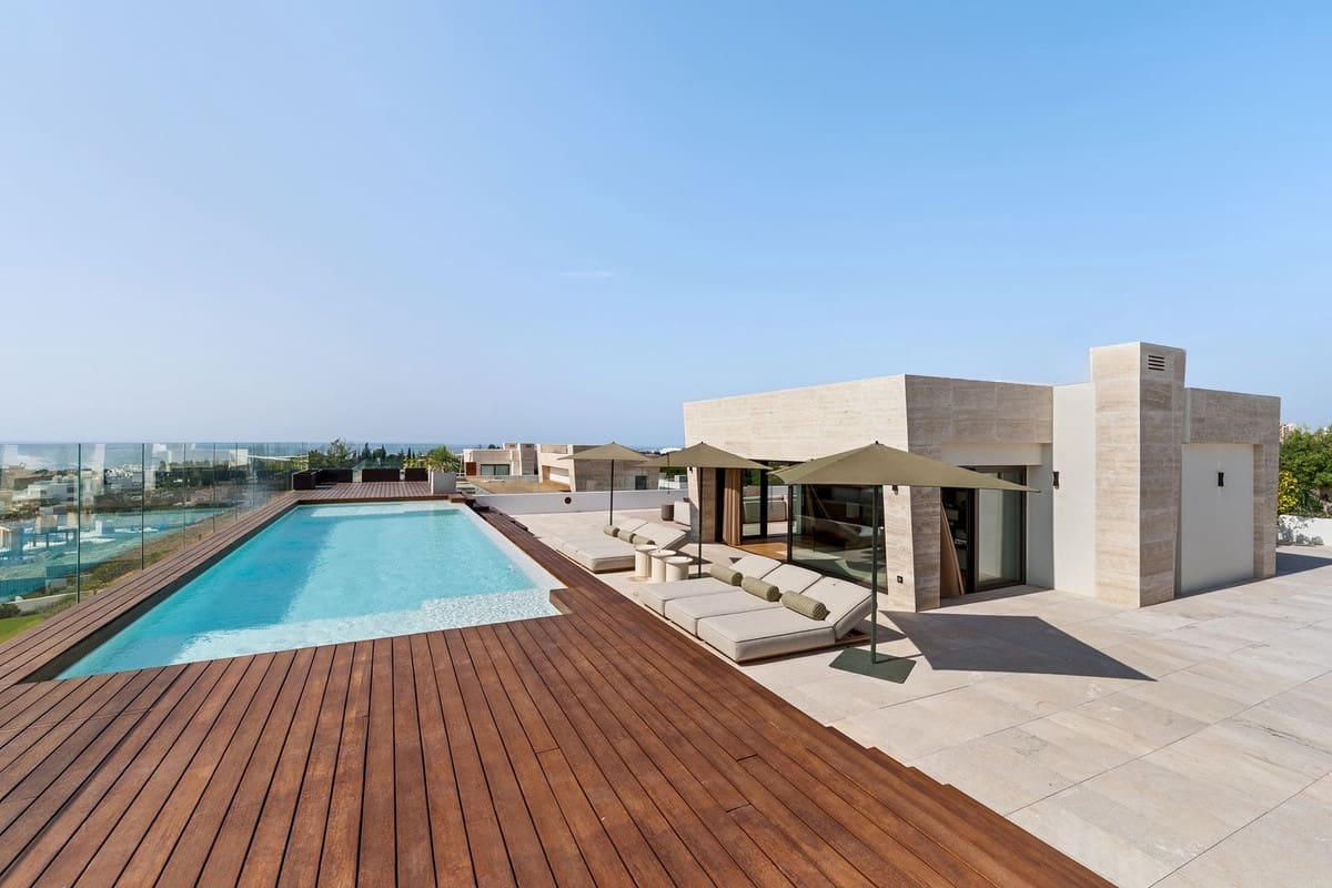 4 bedroom Villa for sale in Marbella with pool garage - € 11,400,000 (Ref: 9566578)