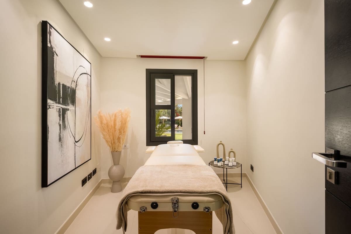 5 sypialnia Willa na sprzedaż w Nueva Andalucia z basenem garażem - 6 995 000 € (Ref: 9566579)