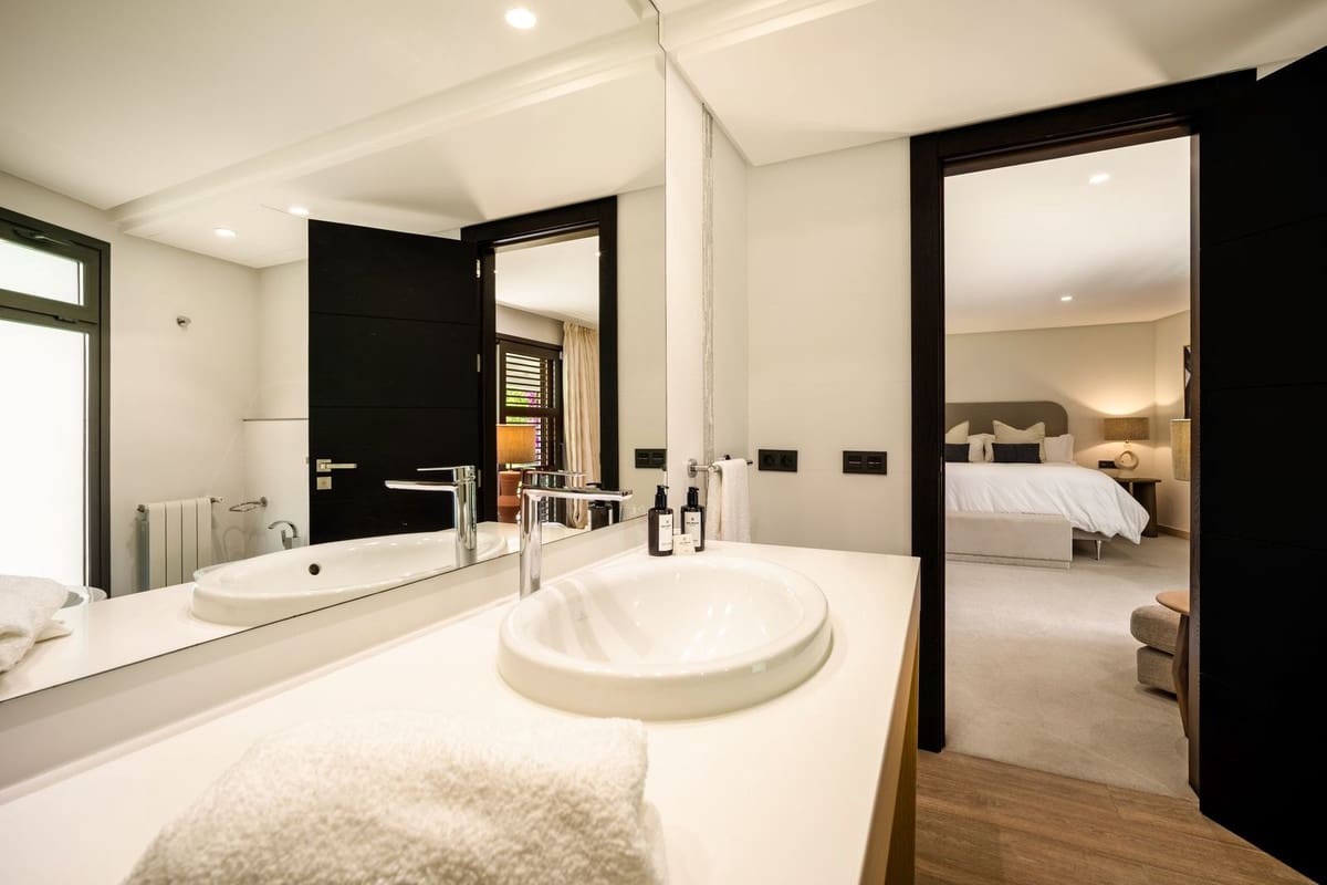 5 sypialnia Willa na sprzedaż w Nueva Andalucia z basenem garażem - 6 995 000 € (Ref: 9566579)