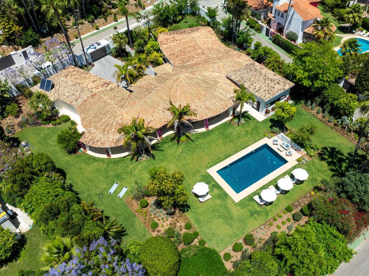 5 sypialnia Willa na sprzedaż w Nueva Andalucia z basenem garażem - 6 995 000 € (Ref: 9566579)