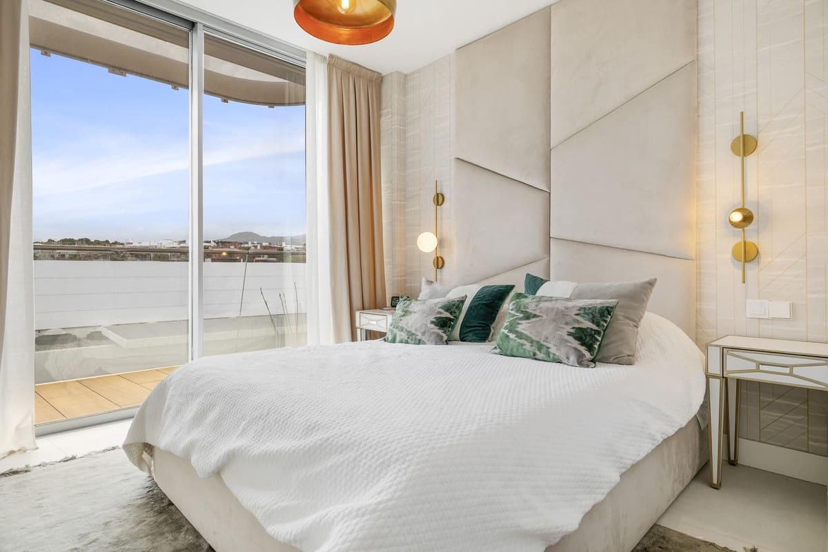 3 slaapkamer Strandappartement te koop in New Golden Mile met zwembad garage - € 1.390.000 (Ref: 9569955)