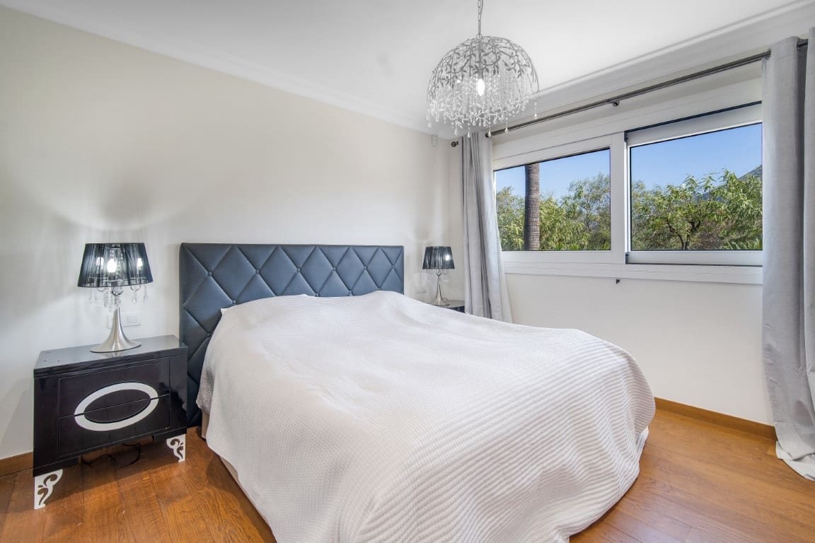 5 soverom Villa til salgs i Golden Mile med svømmebasseng garasje - € 2 650 000 (Ref: 9569958)