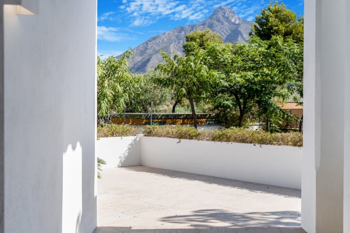 5 bedroom Villa for sale in Golden Mile with pool garage - € 2,650,000 (Ref: 9569958)