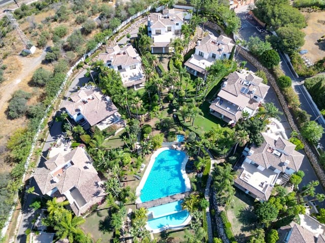 Chalet de 5 habitaciones en Golden Mile, Marbella en venta con piscina garaje - 1.990.000 € (Ref: 9569959)