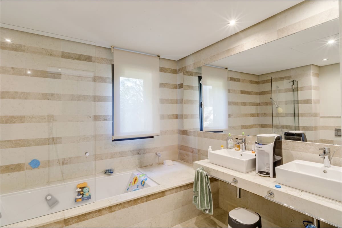 5 camera da letto Villa in vendita in Golden Mile con piscina garage - 1.990.000 € (Rif: 9569959)