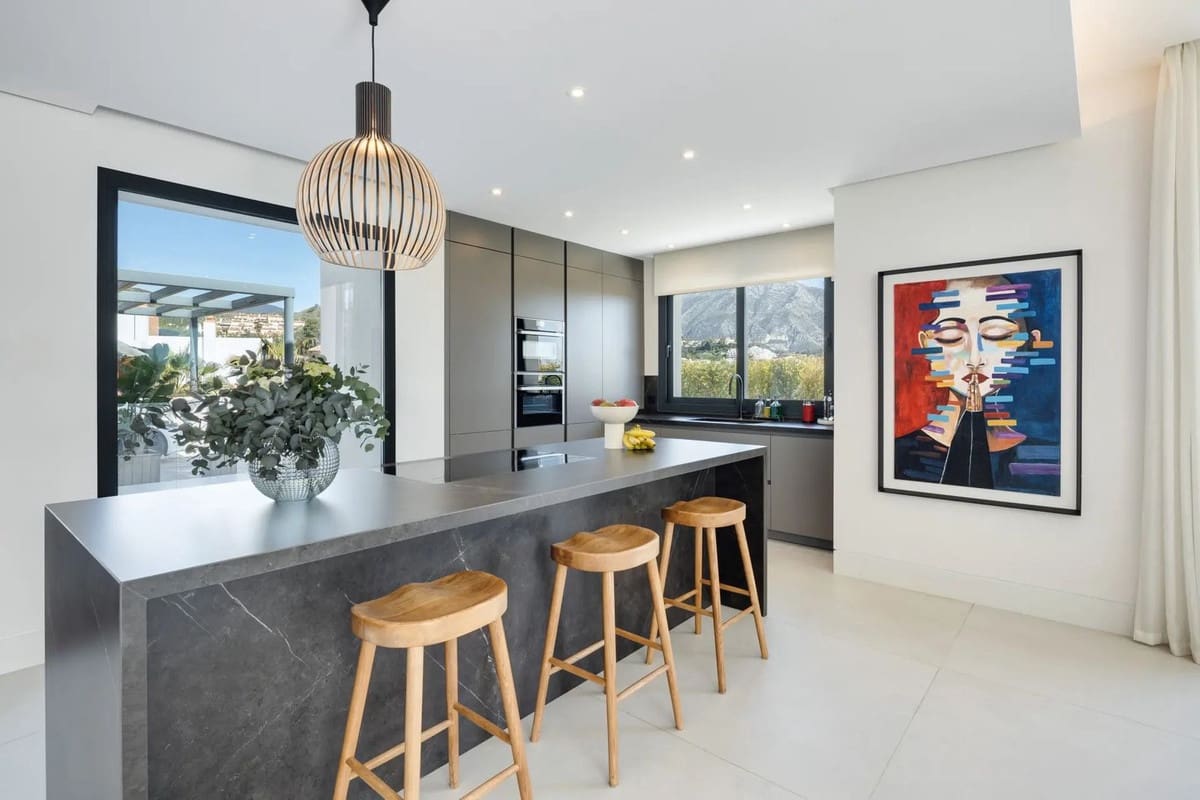 5 soverom Villa til salgs i Marbella med svømmebasseng garasje - € 3 750 000 (Ref: 9588469)