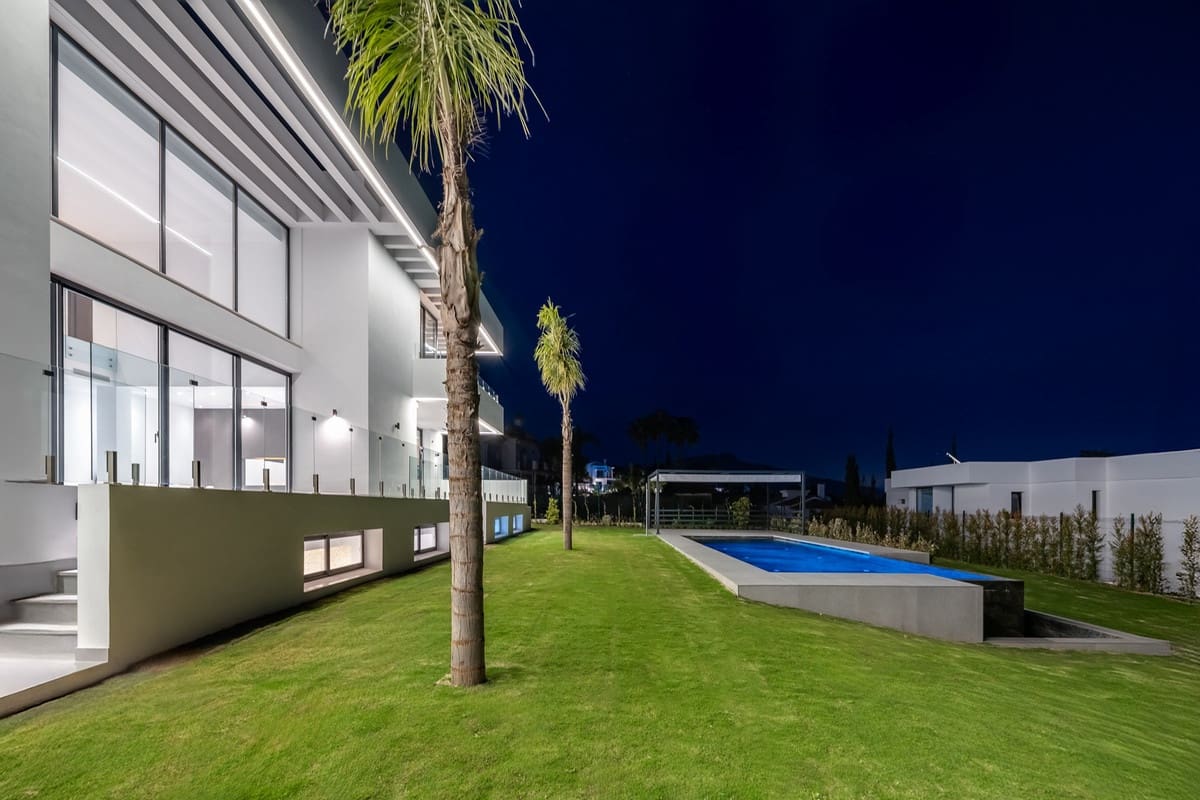 6 bedroom Villa for sale in Benahavis with pool garage - € 3,990,000 (Ref: 9588470)