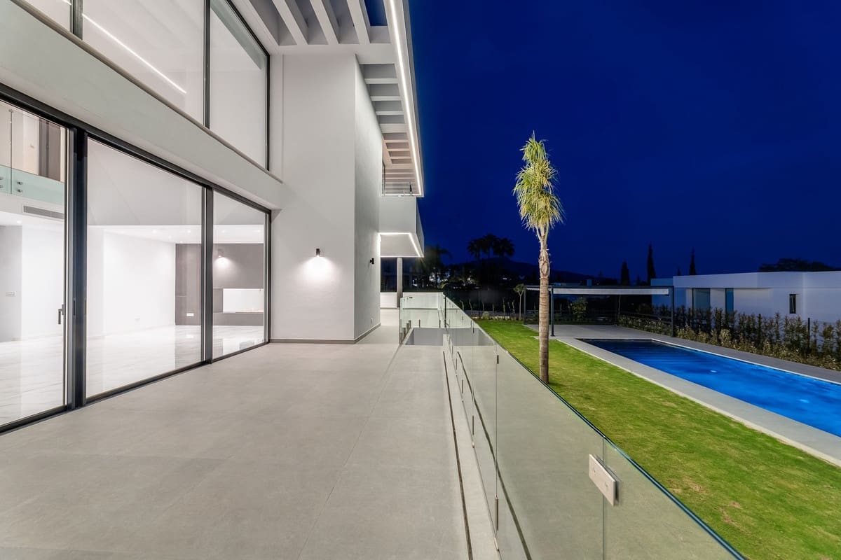 6 bedroom Villa for sale in Benahavis with pool garage - € 3,990,000 (Ref: 9588470)