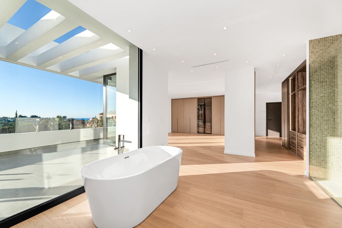 6 bedroom Villa for sale in Benahavis with pool garage - € 4,000,000 (Ref: 9588470)