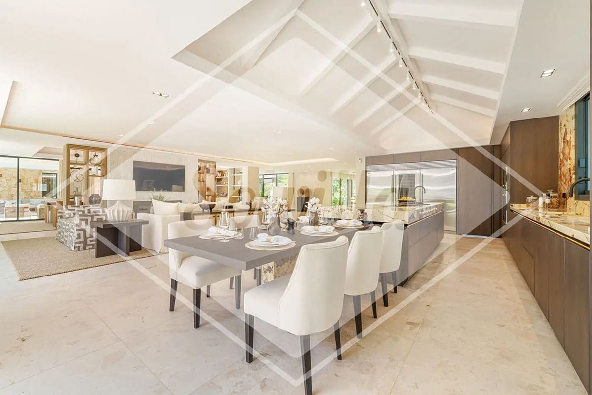 8 bedroom Villa for sale in Nueva Andalucia with pool garage - € 20,500,000 (Ref: 9590352)