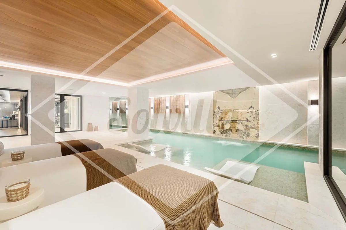 8 bedroom Villa for sale in Nueva Andalucia with pool garage - € 20,500,000 (Ref: 9590352)