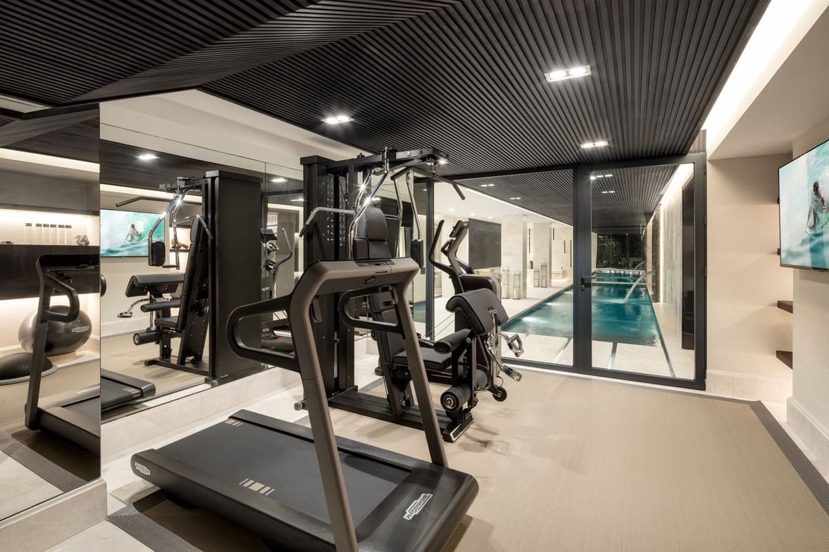 7 bedroom Villa for sale in Nueva Andalucia with pool garage - € 19,500,000 (Ref: 9590353)