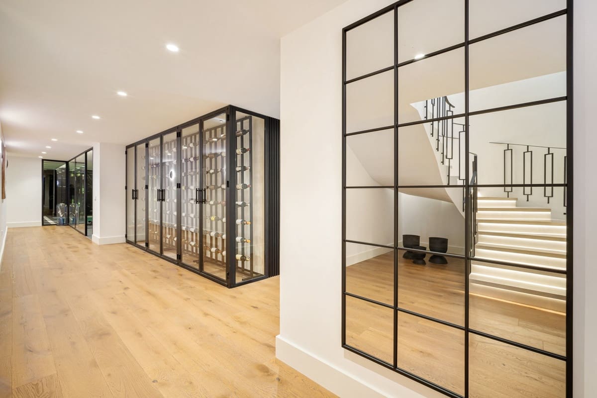 6 slaapkamer Villa te koop in Nueva Andalucia met zwembad garage - € 7.350.000 (Ref: 9600044)