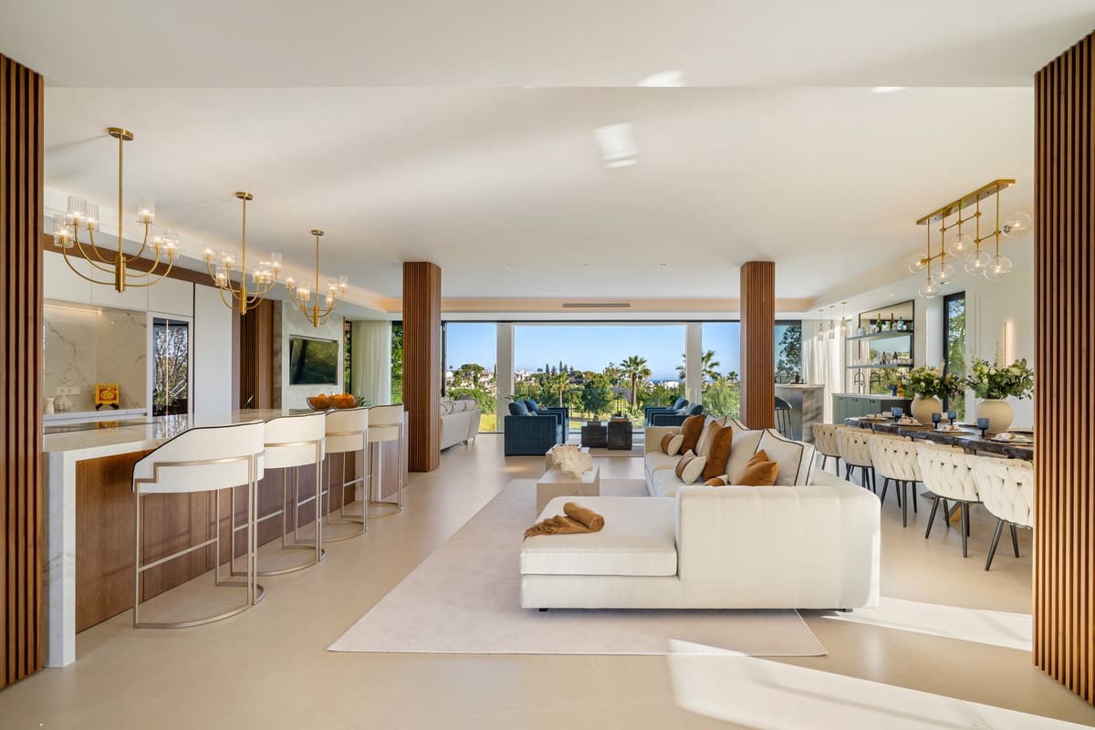 6 sypialnia Willa na sprzedaż w Nueva Andalucia z basenem garażem - 6 850 000 € (Ref: 9600044)