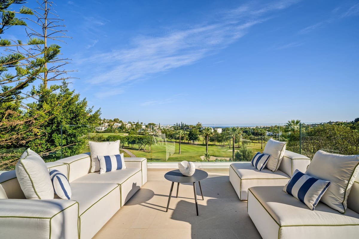 6 sypialnia Willa na sprzedaż w Nueva Andalucia z basenem garażem - 6 850 000 € (Ref: 9600044)