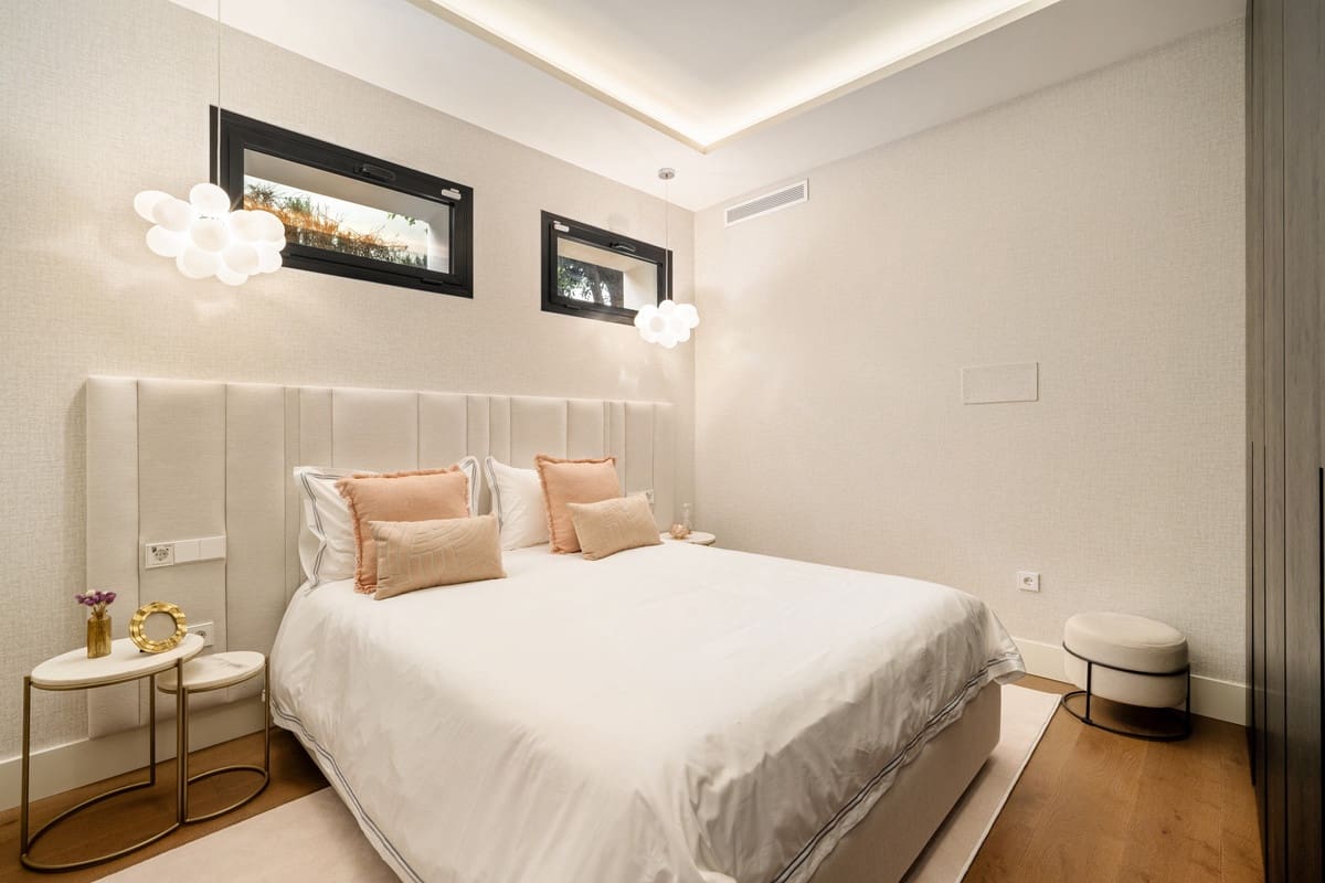 6 sypialnia Willa na sprzedaż w Nueva Andalucia z basenem garażem - 6 850 000 € (Ref: 9600044)