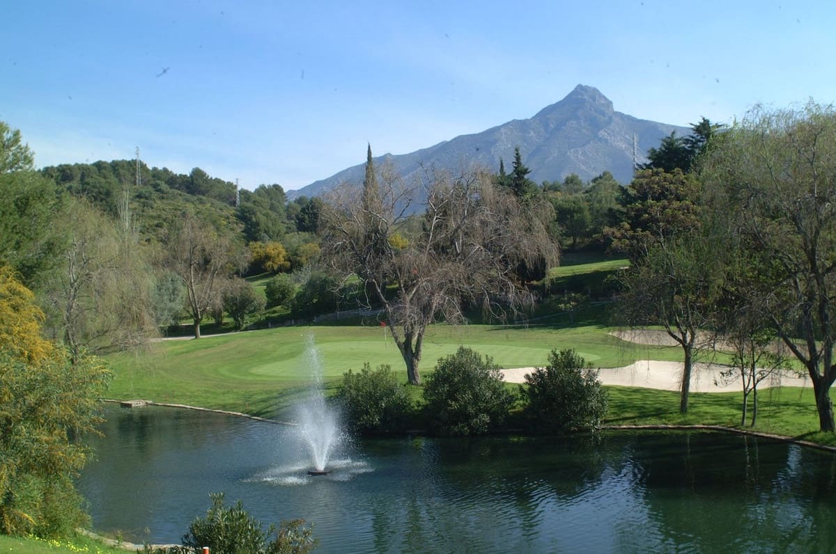 4 soveværelse Lejlighed til salg i Nueva Andalucia med swimmingpool garage - € 1.490.000 (Ref: 9606851)