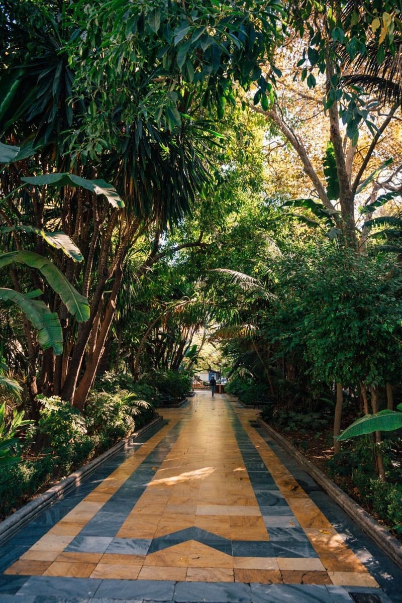 4 soveværelse Lejlighed til salg i Nueva Andalucia med swimmingpool garage - € 1.490.000 (Ref: 9606851)