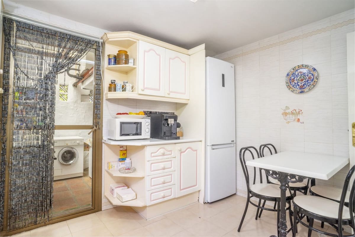 4 soveværelse Villa til salg i Nueva Andalucia med swimmingpool garage - € 1.475.000 (Ref: 9609543)