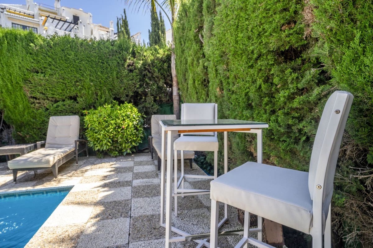 4 soveværelse Villa til salg i Nueva Andalucia med swimmingpool garage - € 1.475.000 (Ref: 9609543)