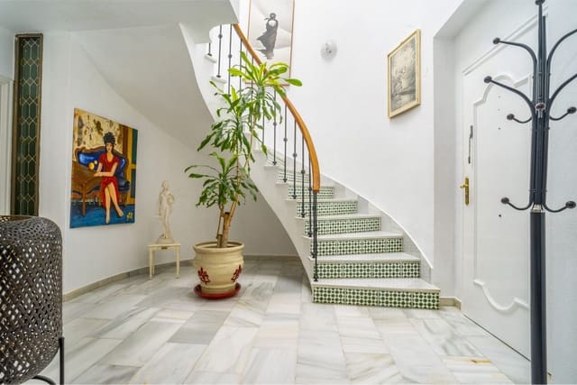 4 soveværelse Villa til salg i Nueva Andalucía Centro, Marbella med swimmingpool garage - € 1.475.000 (Ref: 9609543)