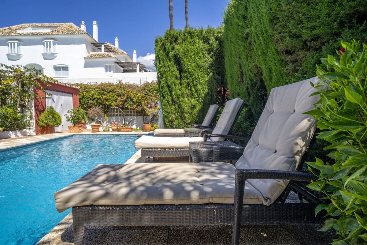 4 soveværelse Villa til salg i Nueva Andalucia med swimmingpool garage - € 1.475.000 (Ref: 9609543)