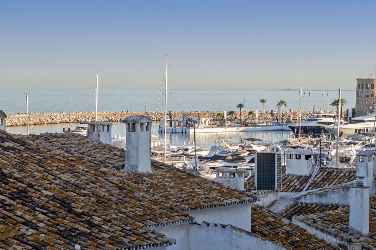 5 bedroom Beach Apartment for sale in Puerto Banus - € 2,650,000 (Ref: 9628100)