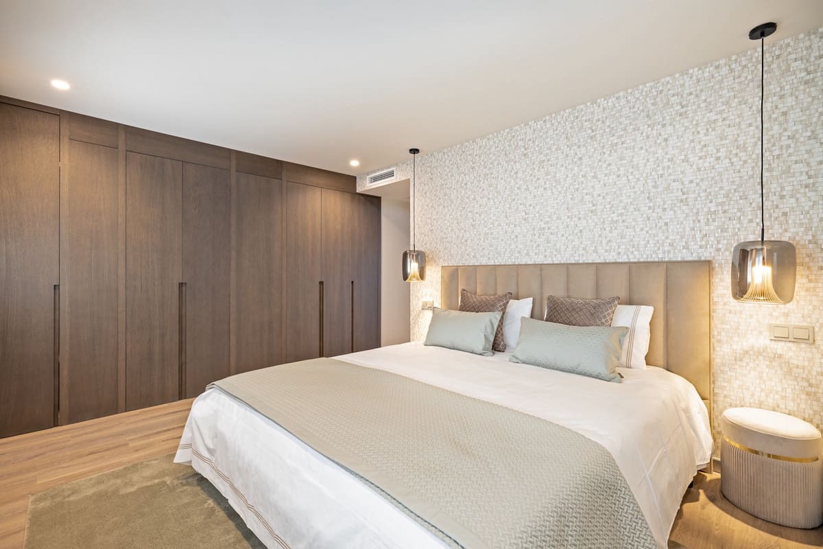 5 bedroom Beach Apartment for sale in Puerto Banus - € 2,650,000 (Ref: 9628100)