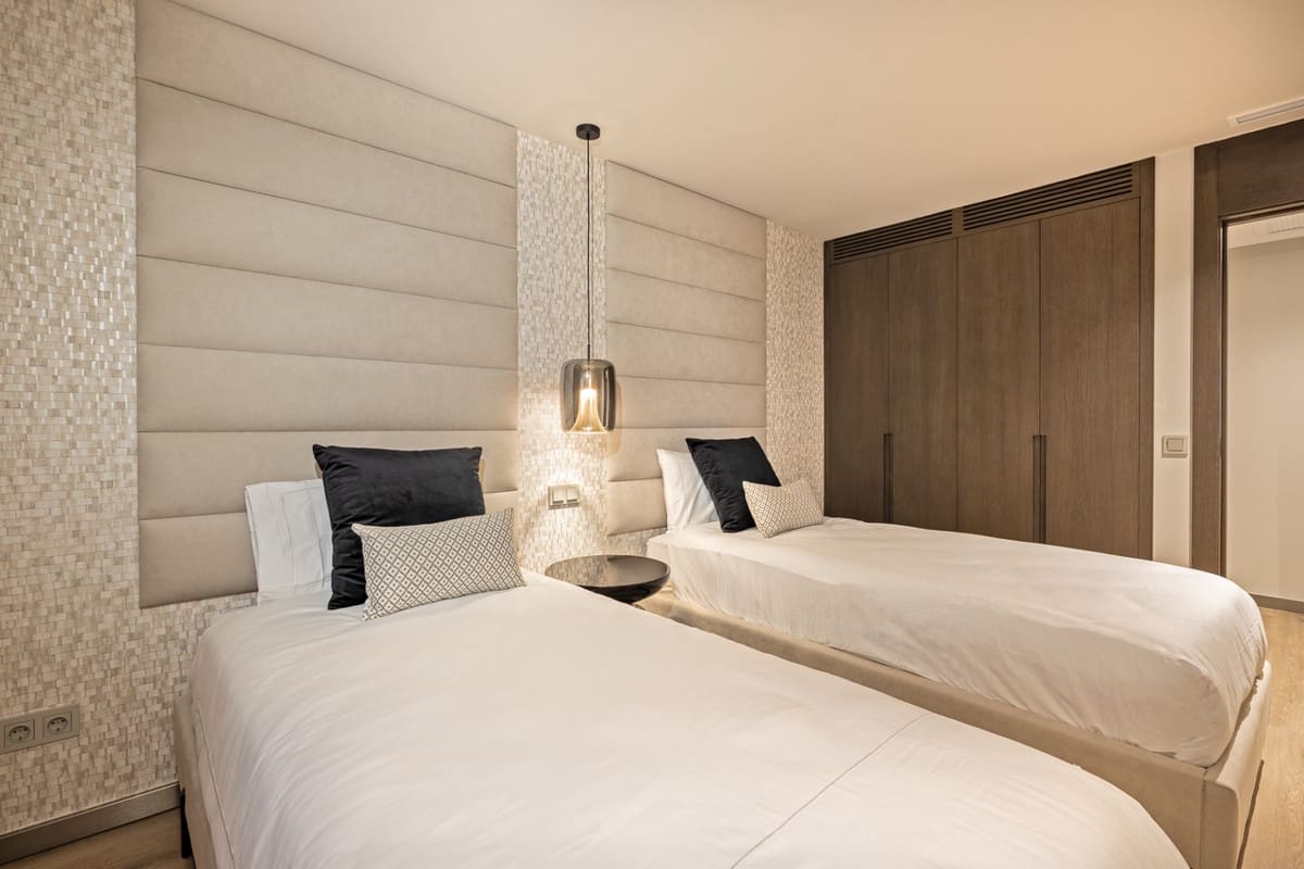 5 bedroom Beach Apartment for sale in Puerto Banus - € 2,650,000 (Ref: 9628100)