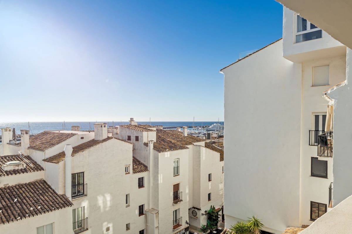 5 bedroom Beach Apartment for sale in Puerto Banus - € 2,650,000 (Ref: 9628100)