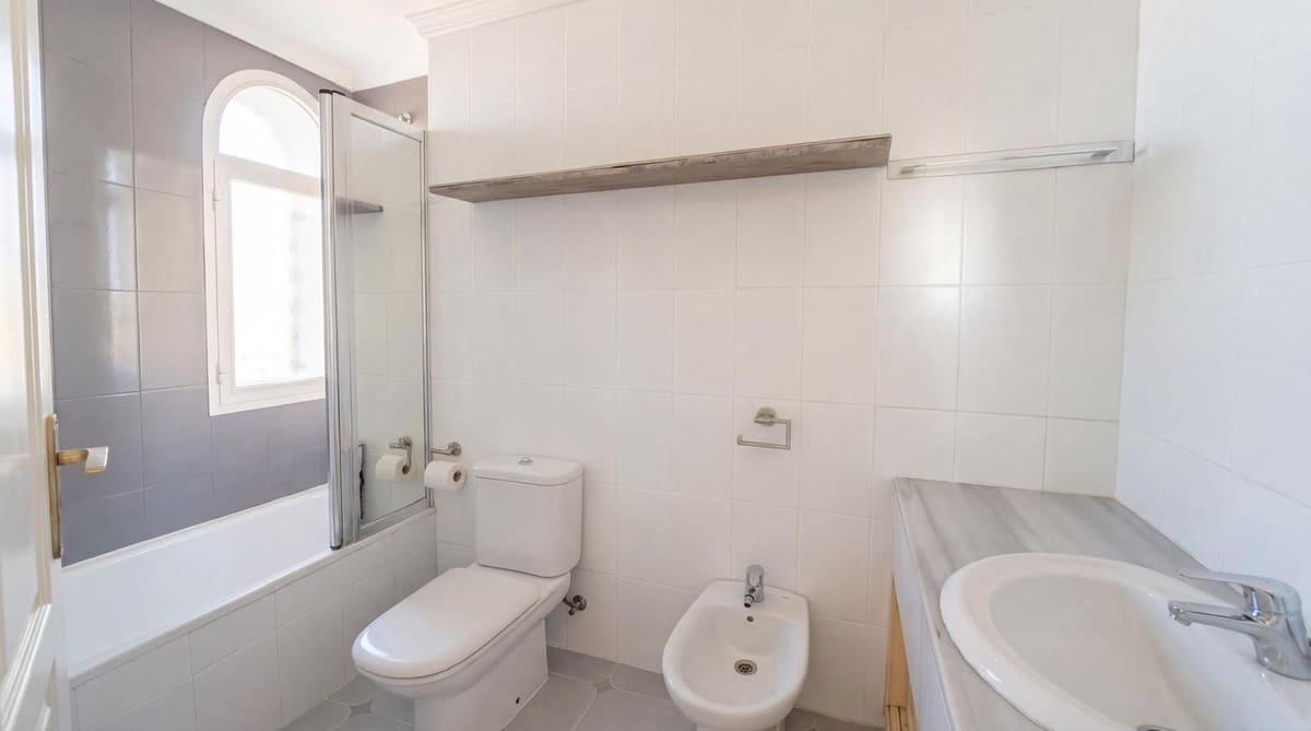 3 soveværelse Byhus til salg i Nueva Andalucia med swimmingpool - € 678.000 (Ref: 9628101)