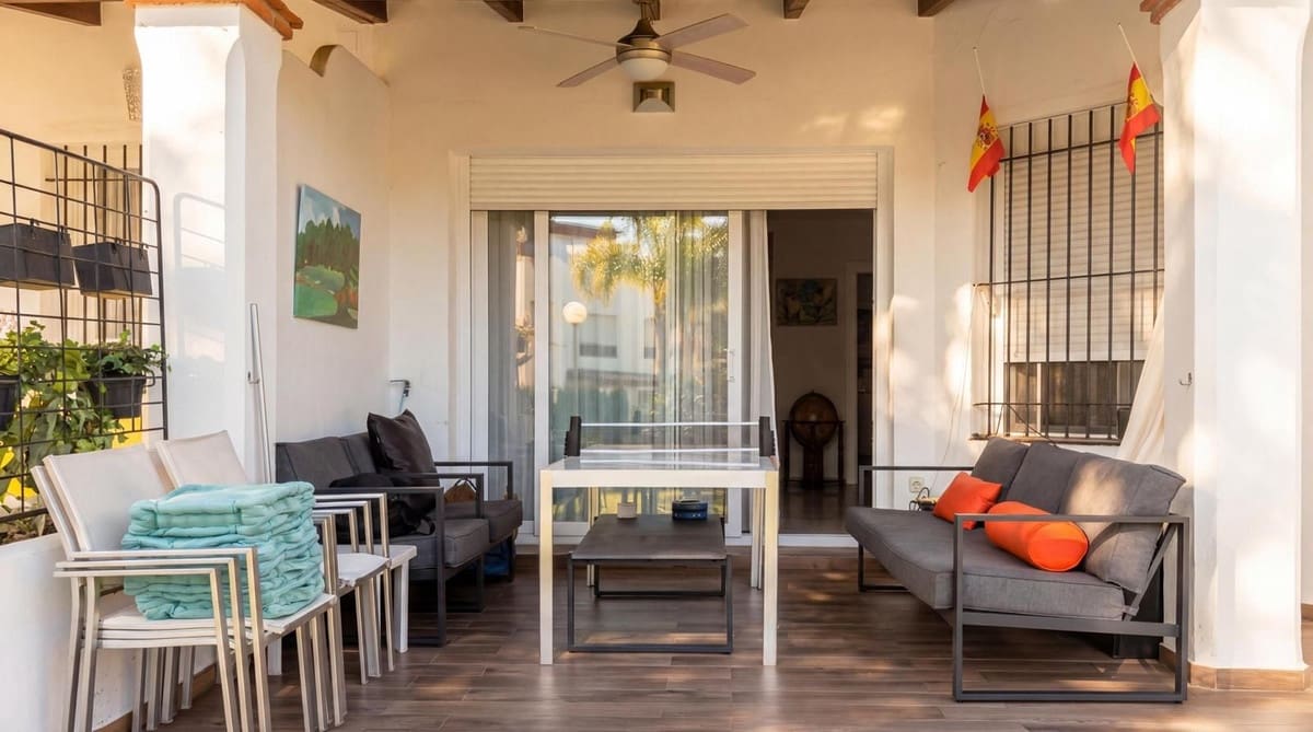 3 soveværelse Byhus til salg i Nueva Andalucia med swimmingpool - € 678.000 (Ref: 9628101)