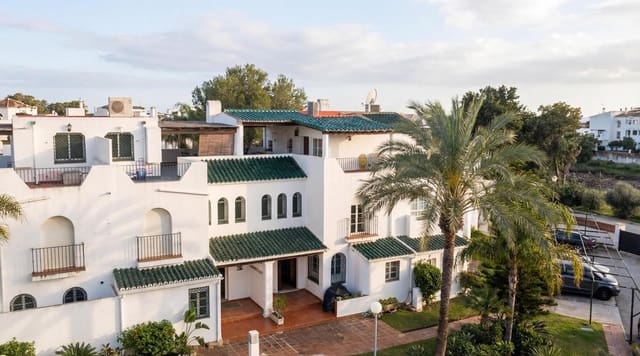 3 soveværelse Byhus til salg i Los Naranjos, Marbella med swimmingpool - € 678.000 (Ref: 9628101)
