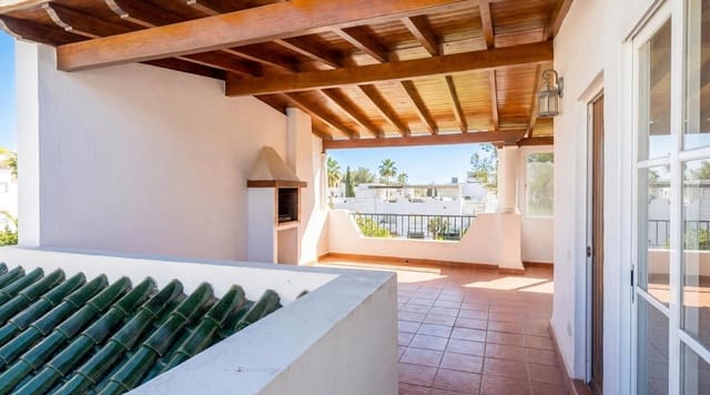 Casa de 3 habitaciones en Los Naranjos, Marbella en venta con piscina - 678.000 € (Ref: 9628101)